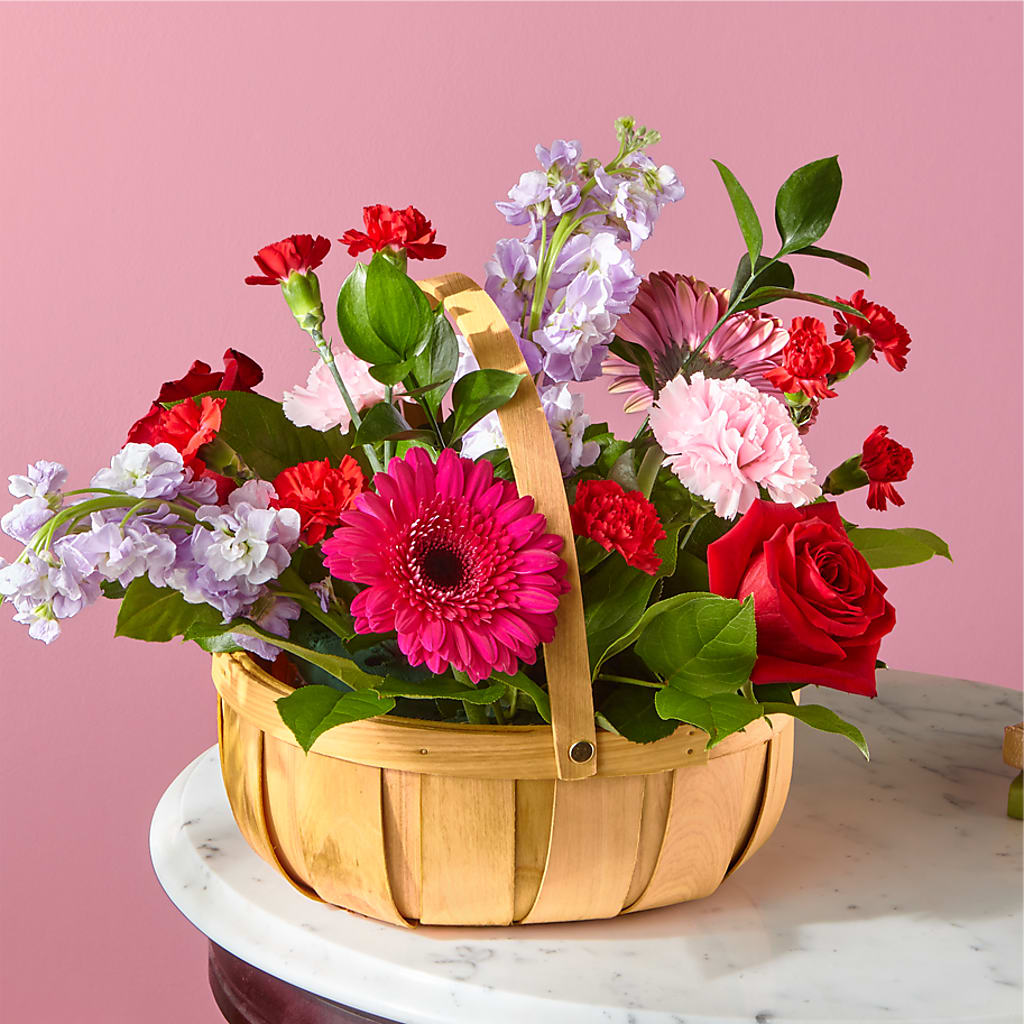 Pink Picnic Basket – TOWN CENTER FLORIST & GIFTS INC, Orlando FL